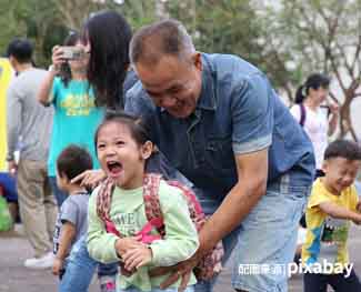 常识大全若何避免两代人育儿冲突