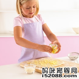 第6步:轻拍面团成一个圆面团