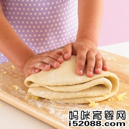 第7步:对折奶酪轻柔