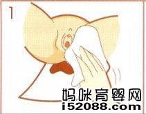 第一步:在给宝宝擦大便时,记得从前往后擦