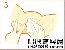 第三步:除以上外,大腿根部的夹缝也要轻轻地擦拭
