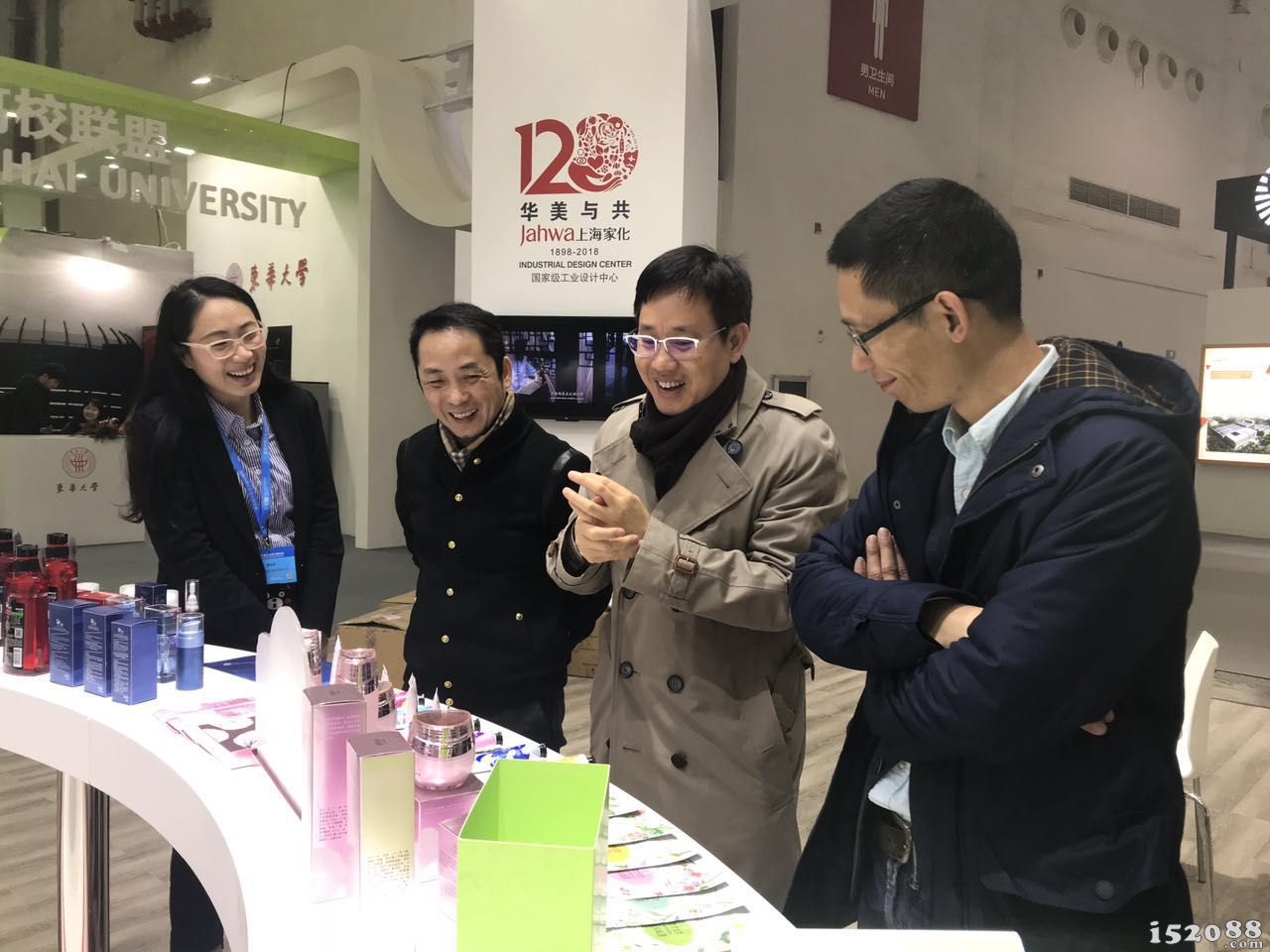 上海家化亮相首届中国工业设计展览会