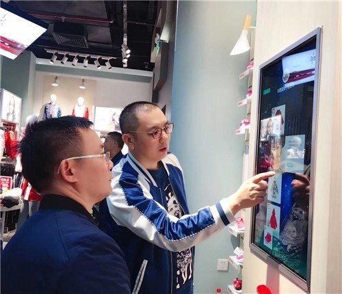 开业3天业绩达32万的“黑”店，为什么宁愿排队也要去？