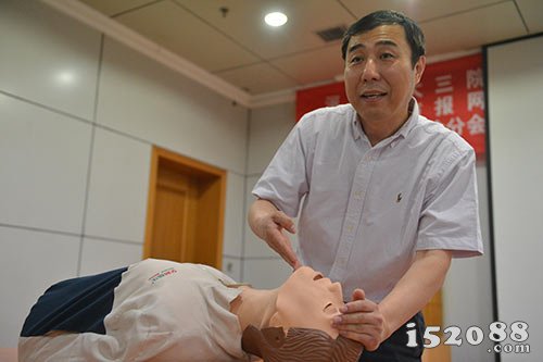现场直击“急救技能培训进社区” 公益活动，教你掌握急救技能