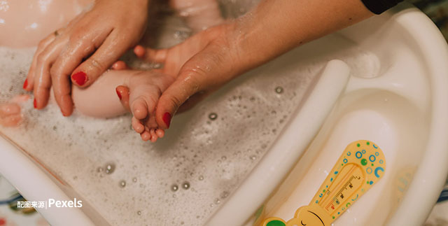 冬季洗澡，怎样做到婴儿不受冷