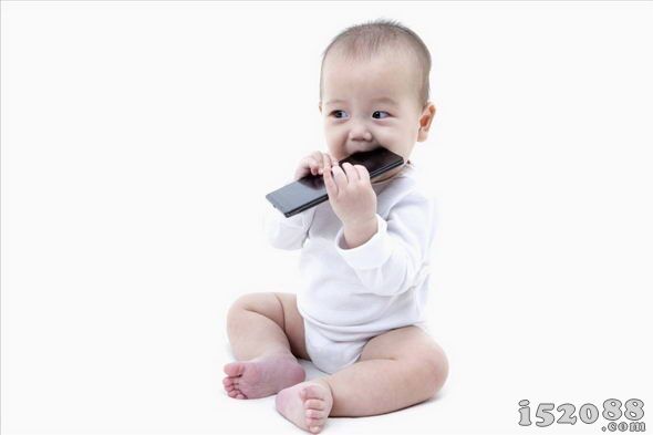 保护孩子的健康 你只需要换一张手机膜